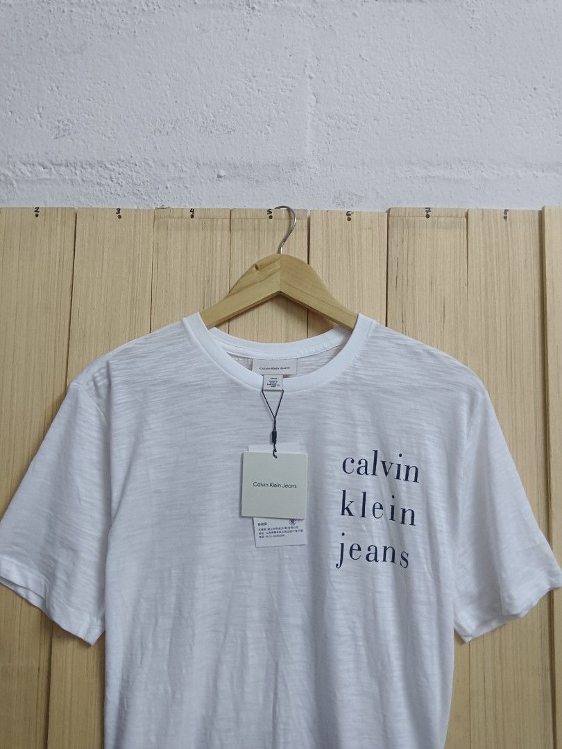 Calvin Klein Jeans White Cotton T-Shirt Size S (Category: Tshirts & Polo Shirts) located in Puchong. Submitted by thriftop.1997 (Listing ID 1450493417, Image 2). Description: - Brand new white Calvin Klein Jeans t-shirt - Size S - 100% Cotton - Features classic Calvin Klein Jeans logo on chest - Original tag still attached - Perfect basic tee.