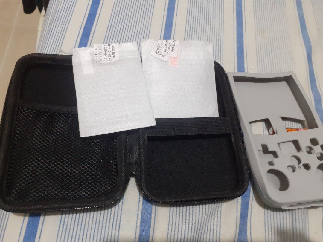 Case and tempered for ambernic R36S (Category: Cases & Covers) located in Lipa City. Submitted by newriver_a7c3ea (Listing ID 1450483186, Image 2). Description: For sale Wrong order ang dumating For Ambernic R36S zip case 2 tempered glass 1 rubber housing for Ambernic R36max 500 na lang lahat.