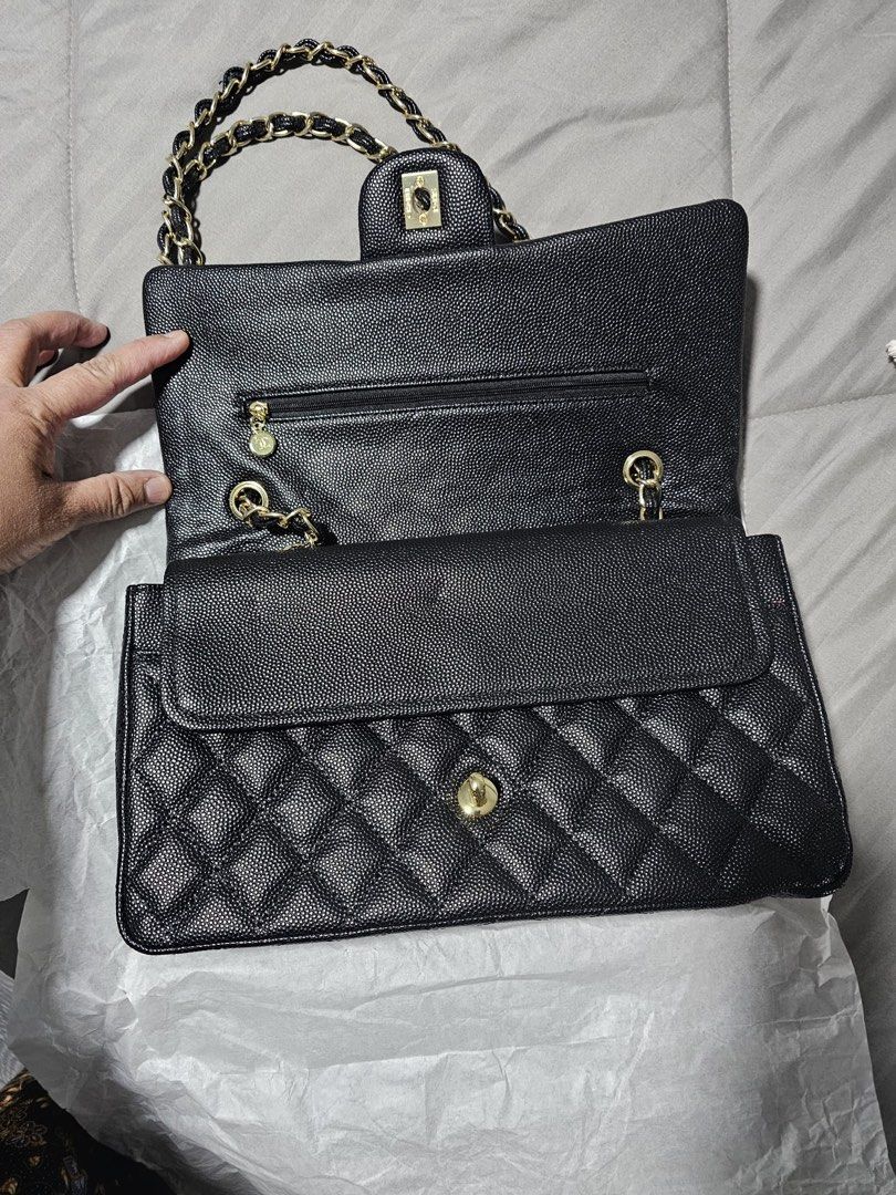 Cc flap (Category: Shoulder Bags) located in Singapore. Submitted by yourstayhere (Listing ID 1450326821, Image 3). Description: Hq quality. Preloved.