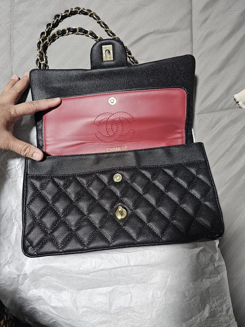 Cc flap (Category: Shoulder Bags) located in Singapore. Submitted by yourstayhere (Listing ID 1450326821, Image 2). Description: Hq quality. Preloved.