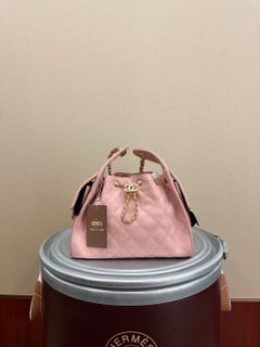 (Category: ) located in . Submitted by emishouseofluxe (Listing ID 1450381090, Image 1). Description: .