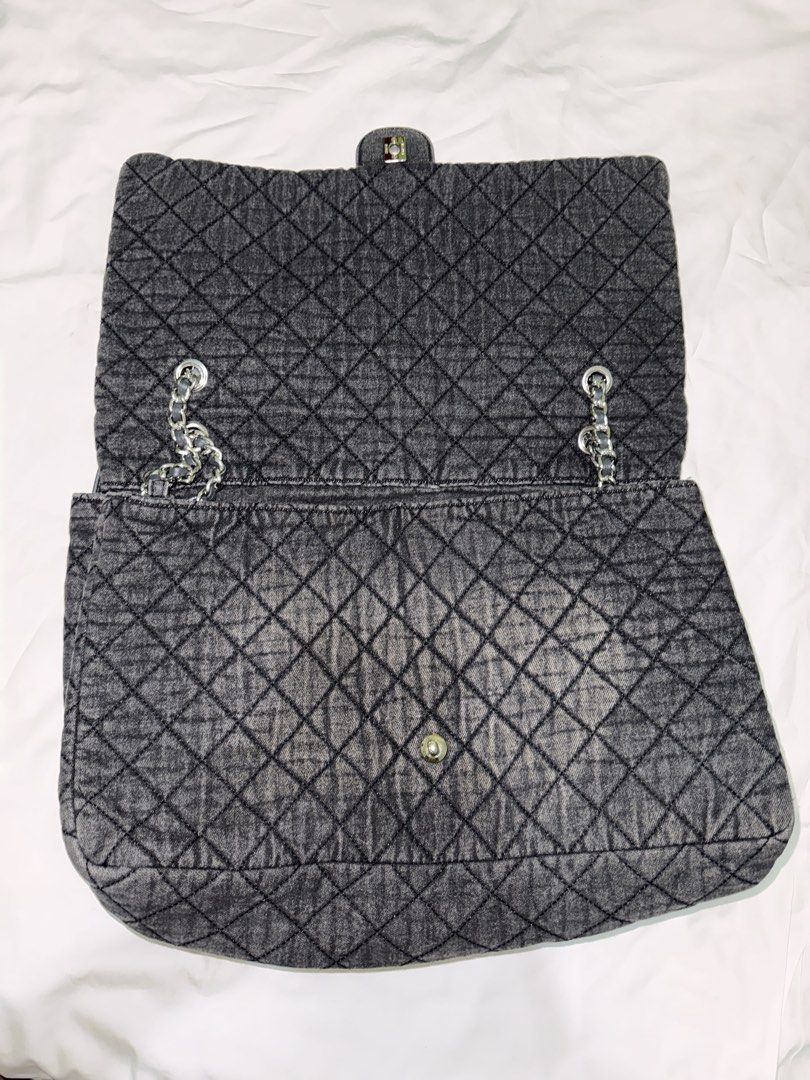 Chanel XXL Denim (Category: Luxury Bags & Wallets) located in Manila. Submitted by vintagefirstladyy_2.0 (Listing ID 1450394446, Image 3). Description: .