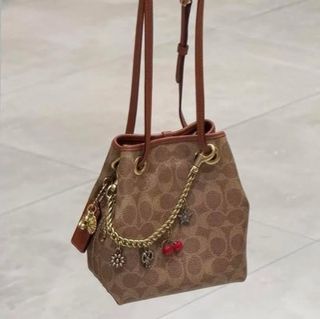 (Category: ) located in . Submitted by premiumoutlets. (Listing ID 1450373442, Image 1). Description: .