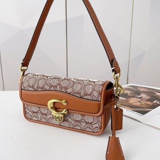 (Category: ) located in . Submitted by fancycollzstore (Listing ID 1450505259, Image 1). Description: .