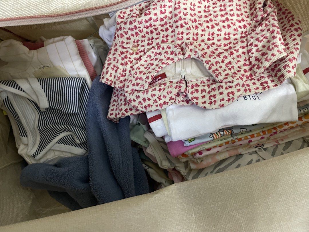 Combo baby 0-24 months (Category: Babies & Kids Fashion) located in Kota Bharu. Submitted by bundleapparell (Listing ID 1450512952, Image 2). Description: Nak letgo lamsam anggaran 230+ helai, rm350 all include postage. Rompers, bonds, rl, jumper, sleepsuit, dress, baju jalan. Rompers mostly branded, takde koyak, kalau ada stain pun terlampau sikit. Serious buyer only! Fix price.