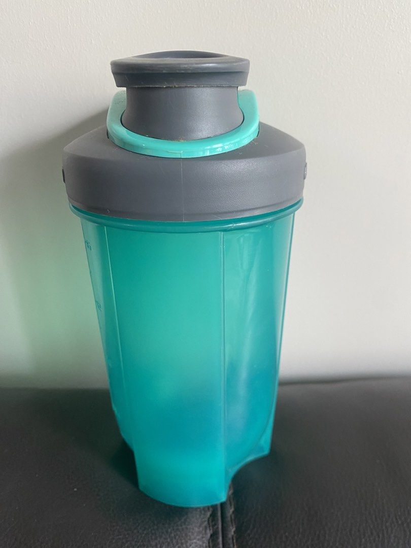 Contigo Shaker Bottle Teal Grey (Category: Water Bottles & Tumblers) located in Quezon City. Submitted by eljivie (Listing ID 1450401144, Image 3). Description: - Contigo shaker bottle in teal and grey - Convenient measurement markings on the side - Easy-to-use flip-top spout for drinking - Ideal for protein shakes and beverages on the go - Clean and ready for its new owner.
