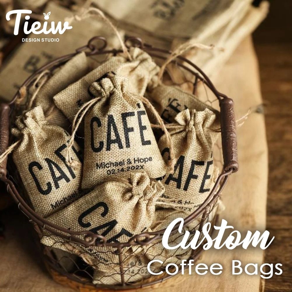 Custom Mini Burlap Coffee Bags For Weddings And Events-Rustic Coffee Bean Drawstring Sacks-Coffee Gift Pouches For Guest Favors （分類：禮品籃和禮籃）位於 Hong Kong。 由 lifehappy001 提交（商品編號 1450497179，圖片 1）。簡介： Hign-concerned Chemical:None Number of Pcs:25pcs Occasion:Wedding & Engagement,Christening & Baptism,St Patrick's Day,Grand Event,Retirement,Birthday Party,House Moving,Back to School,Father's Day,Thanksgiving,Party,Valentine's Day,Wedding,New Year,Grad