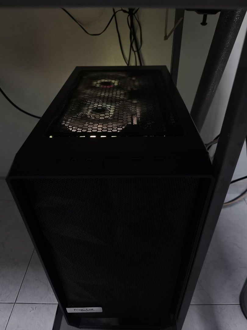 Custom PC513017894708848641