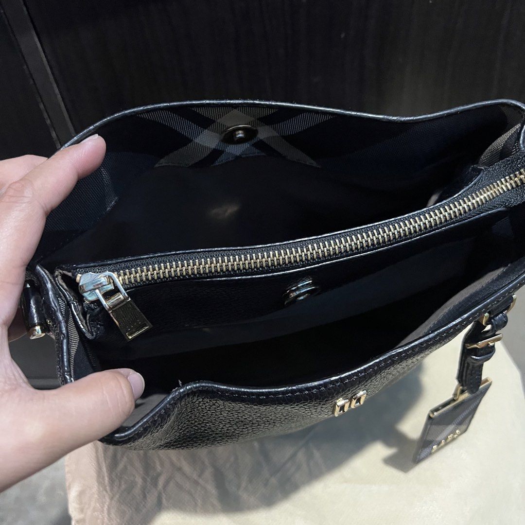 DAKS Slingbag with Plaid Detail (Category: Luxury Bags & Wallets) located in Pasay City. Submitted by angeeeende_ (Listing ID 1450321001, Image 3). Description: -genuine DAKS black leather (bucket style siya with sling) -orig! super cutesy 🫶🏻 -dami niyang compartment, with zipper din yung gitna and likod -super nice quality pa!! -onhand, ready for delivery / pick up -please manage your expectations, preloved item mode of payment: GCASH & Bank T