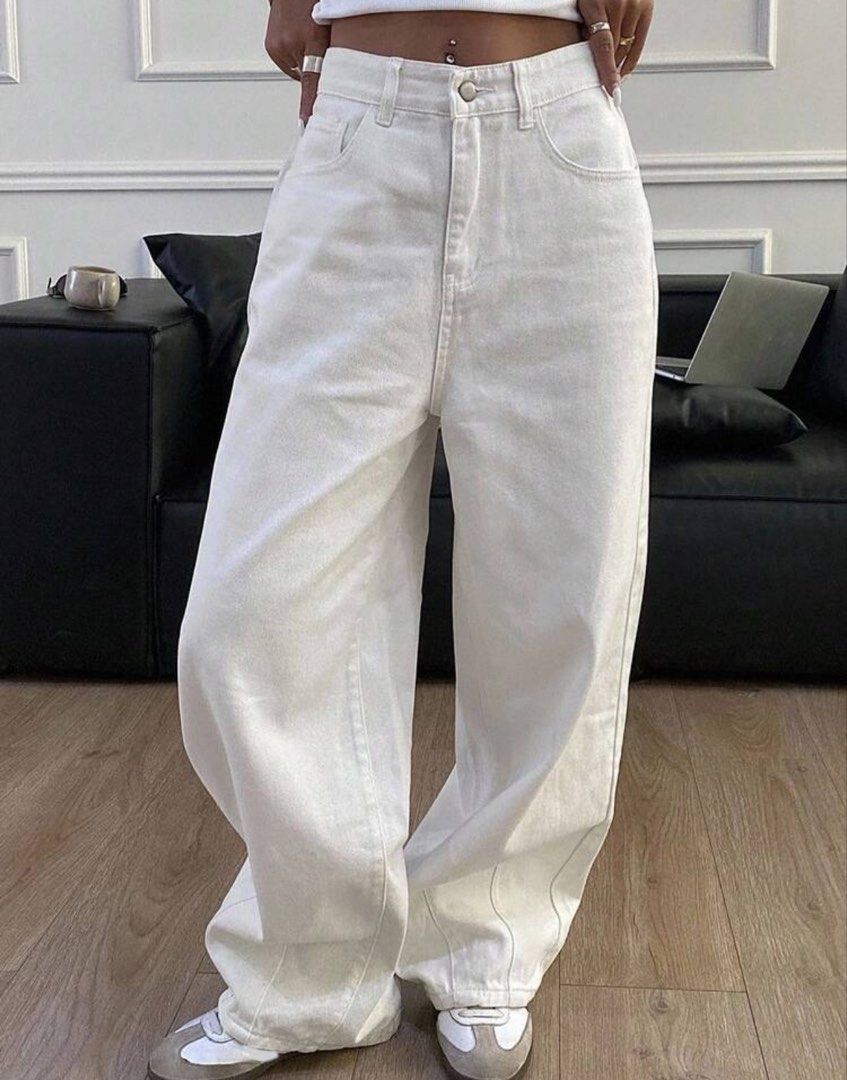 DAZY White Barrel Jeans (Category: Jeans) located in Quezon City. Submitted by chie_95 (Listing ID 1450409448, Image 1). Description: SHEIN White Barrel Jeans Size L on tag (fits 28-30) Bought for 950php on Shein Used only once I lost a lot of weight 🥲.