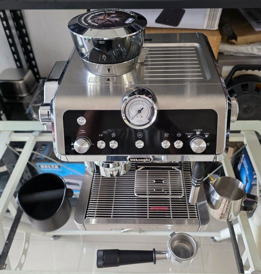 DELONGHI LA SPECIALISTA (Category: Coffee Machines & Makers) located in Bulacan. Submitted by iamvanillapeach (Listing ID 1450526301, Image 2). Description: Delonghi la specialista with built in coffee grinder. Used /good working condition With warranty..