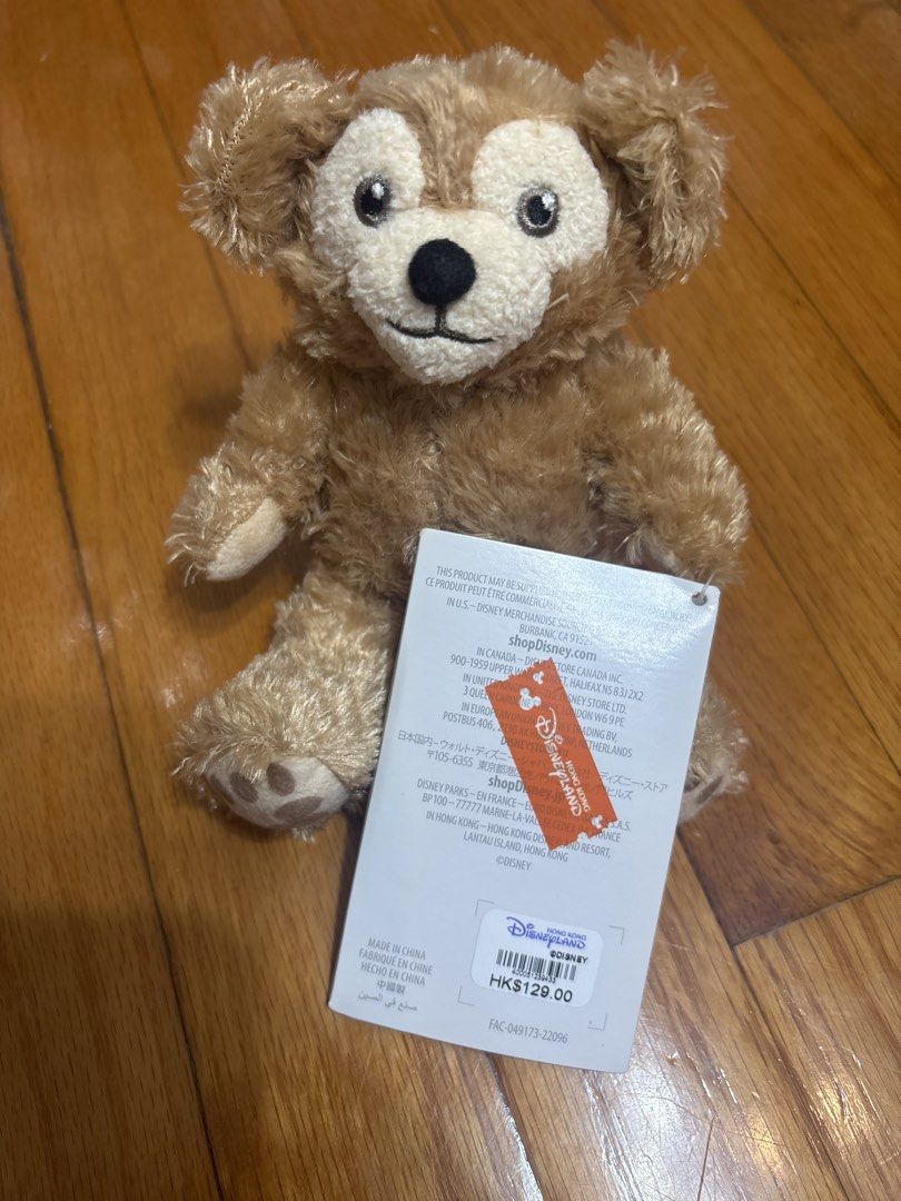 Disney Duffy The Disney Bear Plush Toy （分類：絨毛玩具）位於 Hong Kong。 由 classy_n_rare 提交（商品編號 1450469717，圖片 2）。簡介： Duffy the bear 肩膀坐公仔。 全新 bought from HK Disneyland。