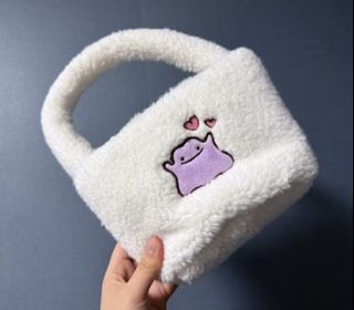 (Category: ) located in . Submitted by seoulplayground (Listing ID 1450370882, Image 1). Description: .