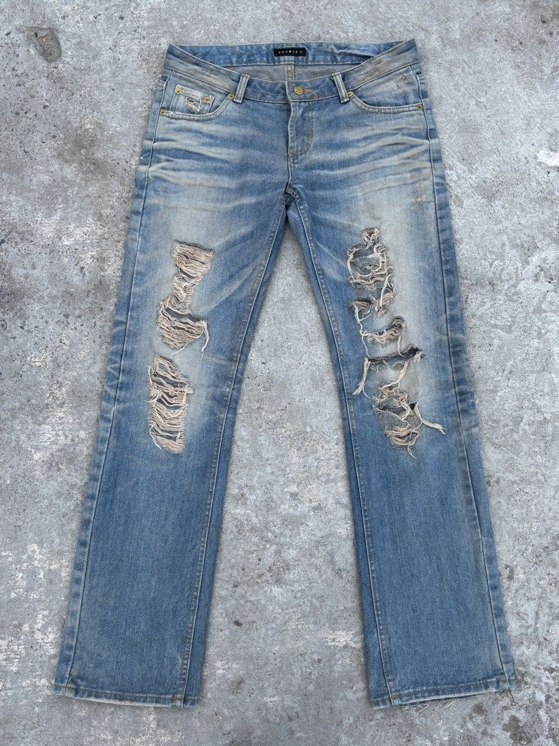 DOUBLE U DISTRESSED JEANS (Category: Jeans) located in Bacolod City. Submitted by keel_08 (Listing ID 1450423009, Image 1). Description: Pang Undercover, Hedi Alternative mo broskie 32 on tape measure, best fit 30-31 Thigh 10.5 Knee 8 Leg opening 8.5 Length 39 +sf.