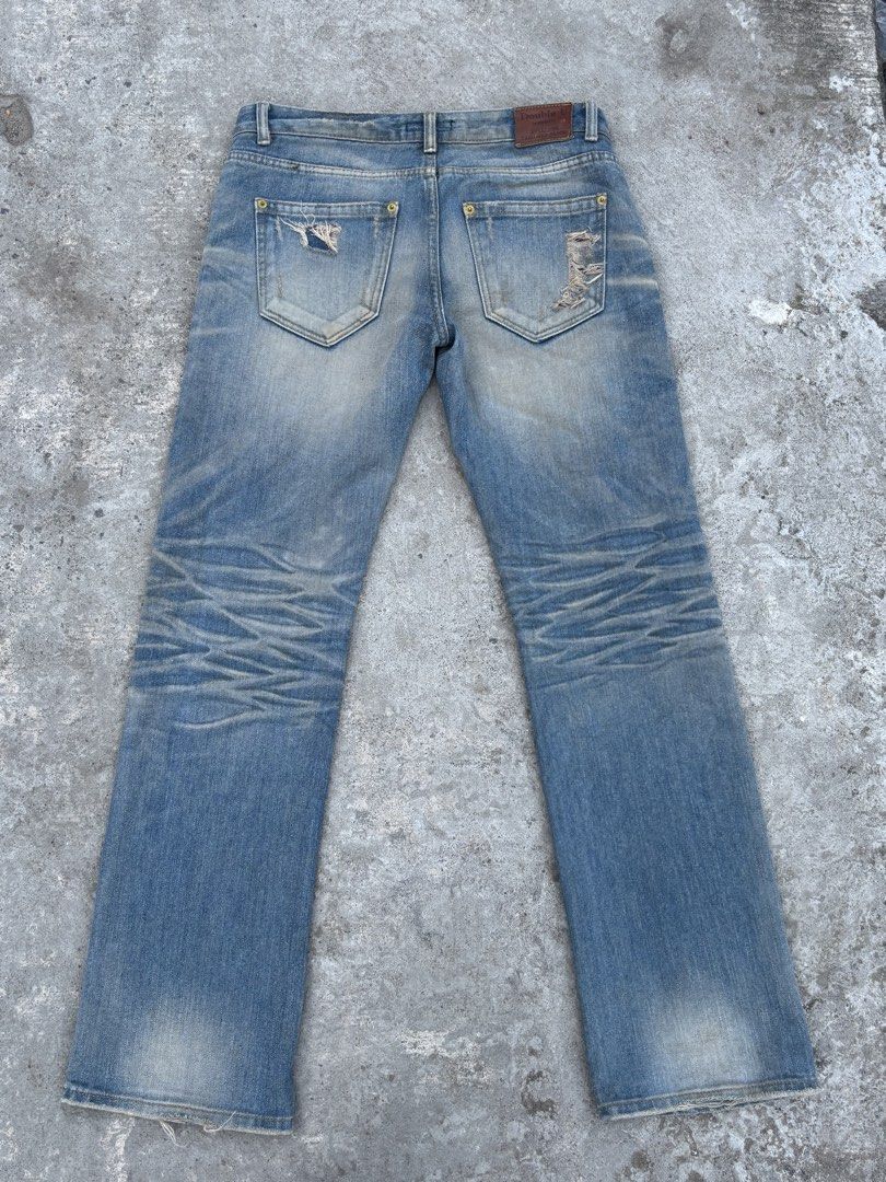 DOUBLE U DISTRESSED JEANS (Category: Jeans) located in Bacolod City. Submitted by keel_08 (Listing ID 1450423009, Image 2). Description: Pang Undercover, Hedi Alternative mo broskie 32 on tape measure, best fit 30-31 Thigh 10.5 Knee 8 Leg opening 8.5 Length 39 +sf.