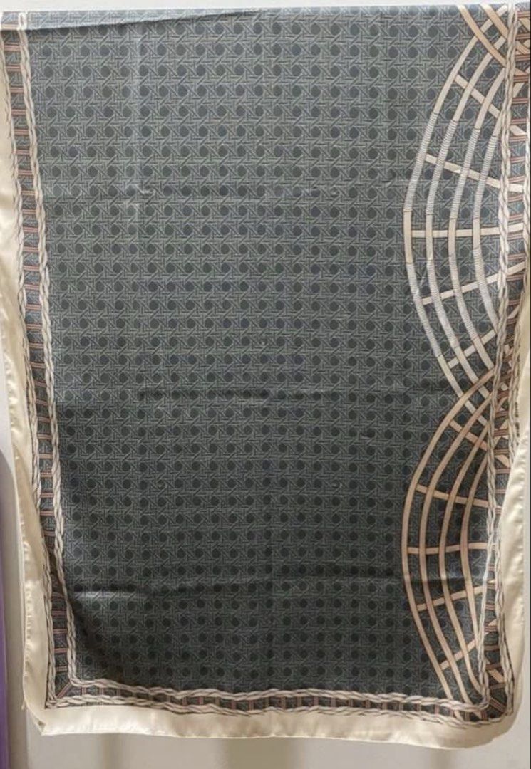 duck The Rattan dUCk Shawl - Embun (Category: Hijabs) located in Kuala Lumpur. Submitted by littlerossie (Listing ID 1450452553, Image 2). Description: - The Rattan dUCk Shawl in Embun - Features a unique rattan-inspired pattern - Beautiful grey and cream tones - Perfect for adding a stylish touch to any outfit.