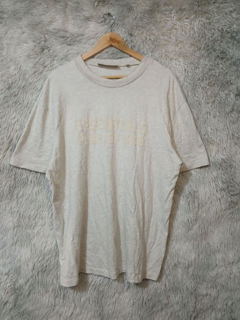 ESSENTIALS FEAR OF GOD TEE (Category: Formal Shirts) located in Baguio. Submitted by shrrylsales (Listing ID 1450387205, Image 1). Description: ESSENTIALS FEAR OF GOD TEE EXCELLENT CONDITION COLOR RATE:9.5/10 SMALL ON TAG 29*23 680+SF💰 BAGUIO CITY LOCATION🎄.