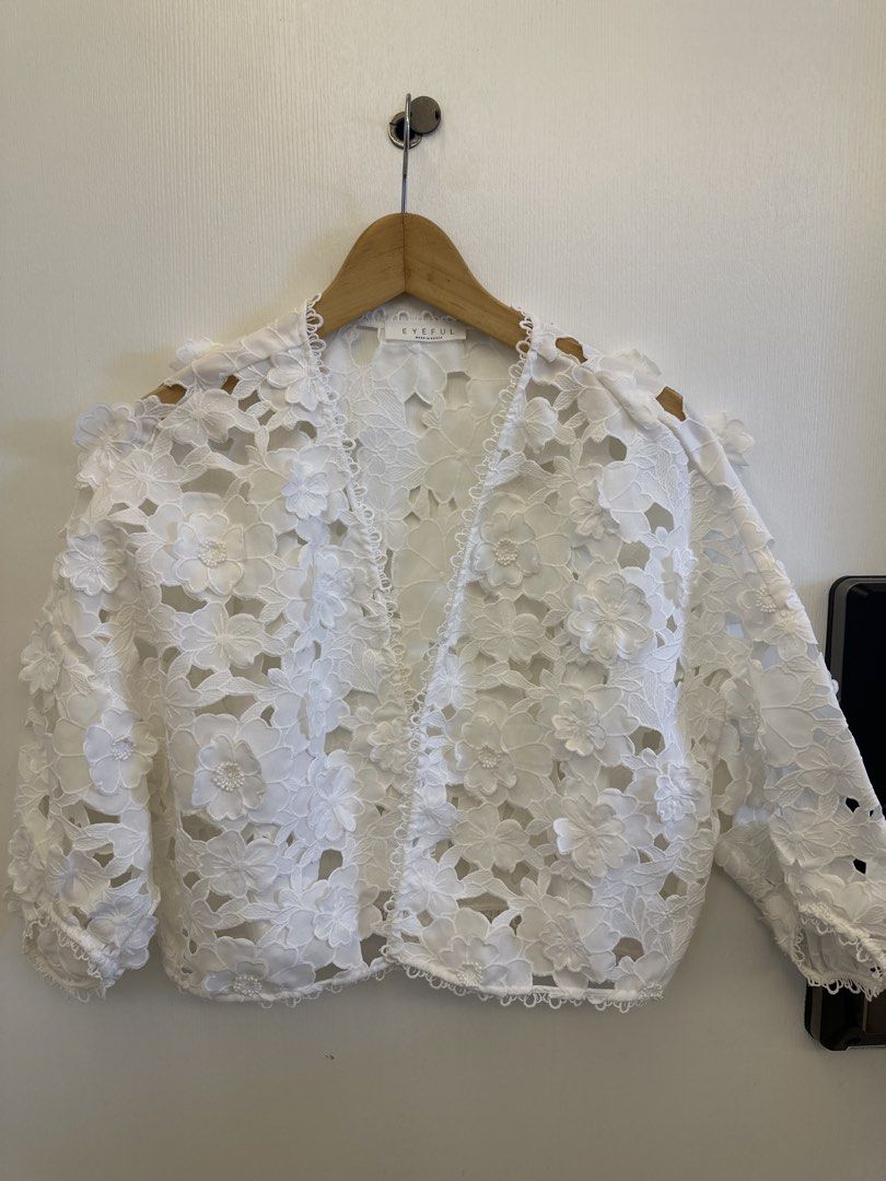 Eyeful Top Made in Korea （分類：其他上衣）位於 Hong Kong。 由 littleprince1 提交（商品編號 1450402597，圖片 1）。簡介： Free size Made in Korea。