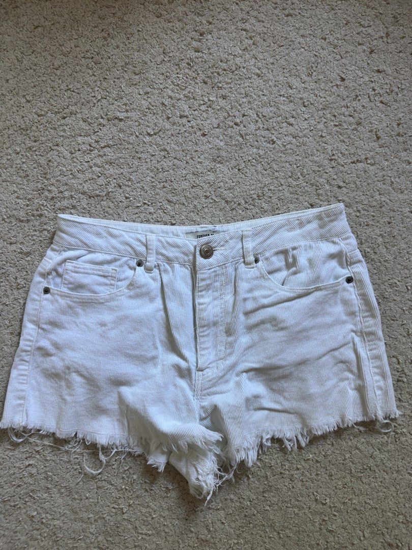 F21 short (Category: Shorts) located in San Simon. Submitted by katechicha96 (Listing ID 1450369081, Image 1). Description: .