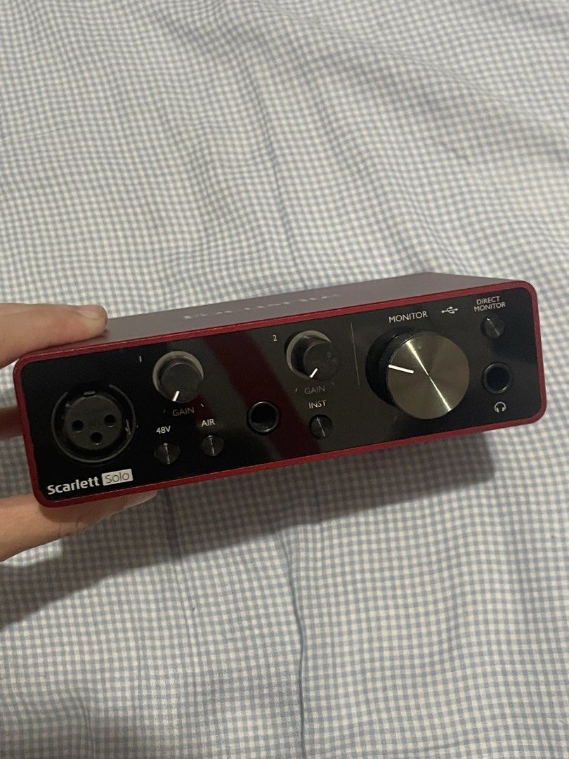 Focusrite Scarlett Solo USB Audio Interface (Category: Other Audio Equipment) located in San Jose del Monte. Submitted by nblkrsh (Listing ID 1450369957, Image 2). Description: - Focusrite Scarlett Solo Audio Interface 3rd Gen - Striking Red Metallic Finish - Inputs: Microphone & Instrument - Outputs: Monitor & Headphone - Connectivity: USB.