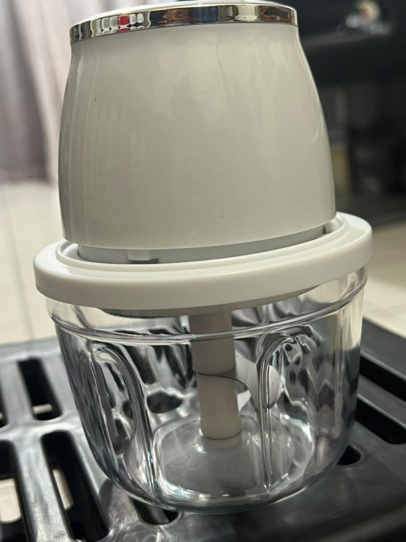 Food Processor Mini & Multi-Function Generation II (Category: Juicers, Blenders & Grinders) located in Penampang. Submitted by yuna80 (Listing ID 1450342197, Image 3). Description: - Mini Food Processor (Generation II) - 350ml capacity - 20s auto-stop function for quick chopping - Perfect for small ingredients - Easy to operate and clean - Comes in original packaging.
