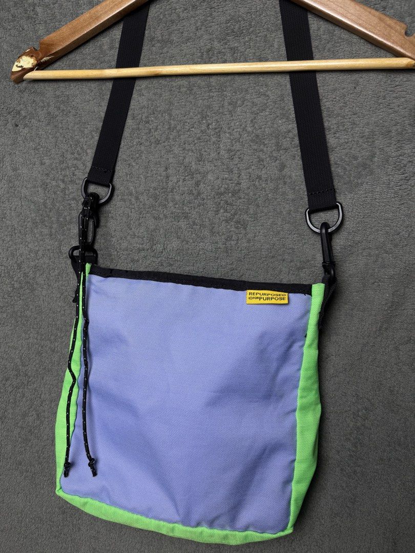 For sale authentic keen sling bag (Category: Sling Bags) located in Taguig. Submitted by thasmallph (Listing ID 1450507332, Image 3). Description: Authentic legit Excellent condition No issue No discoloration .