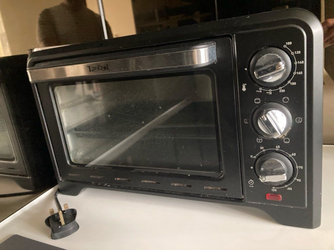 small oven toaster （分類：焗爐及多士爐）位於 Hong Kong。 由 jojobobohk 提交（商品編號 1450360205，圖片 1）。簡介： 。