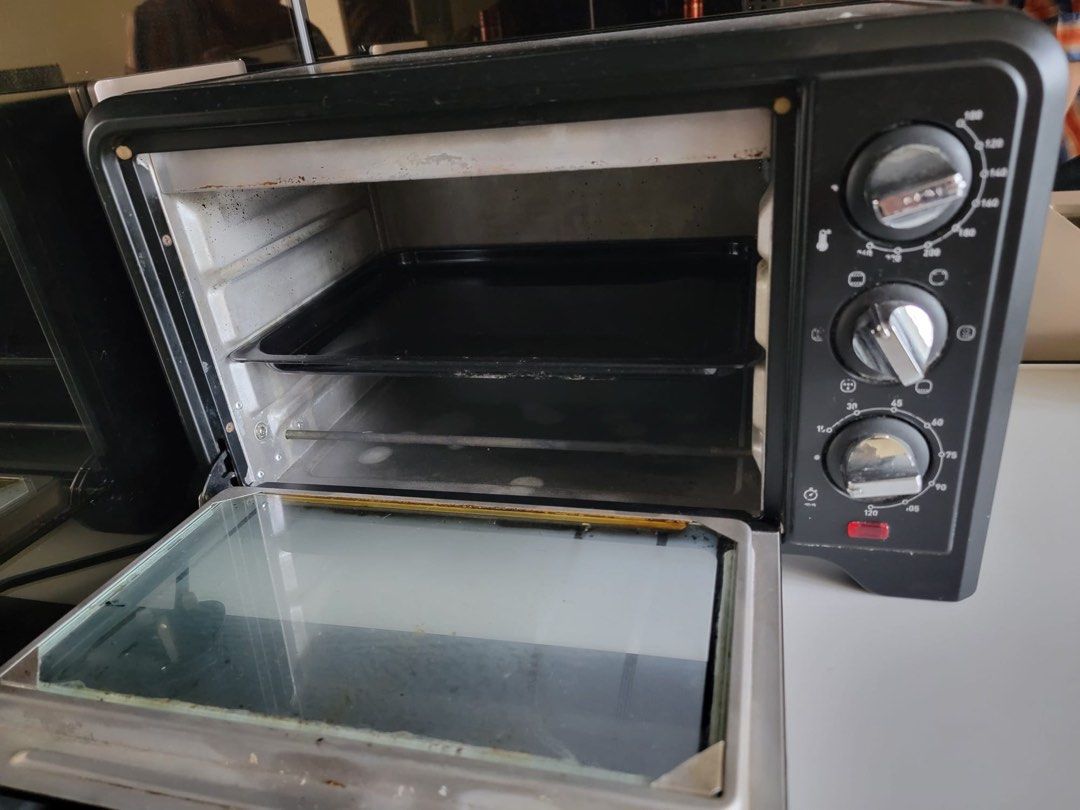 small oven toaster （分類：焗爐及多士爐）位於 Hong Kong。 由 jojobobohk 提交（商品編號 1450360205，圖片 2）。簡介： 。