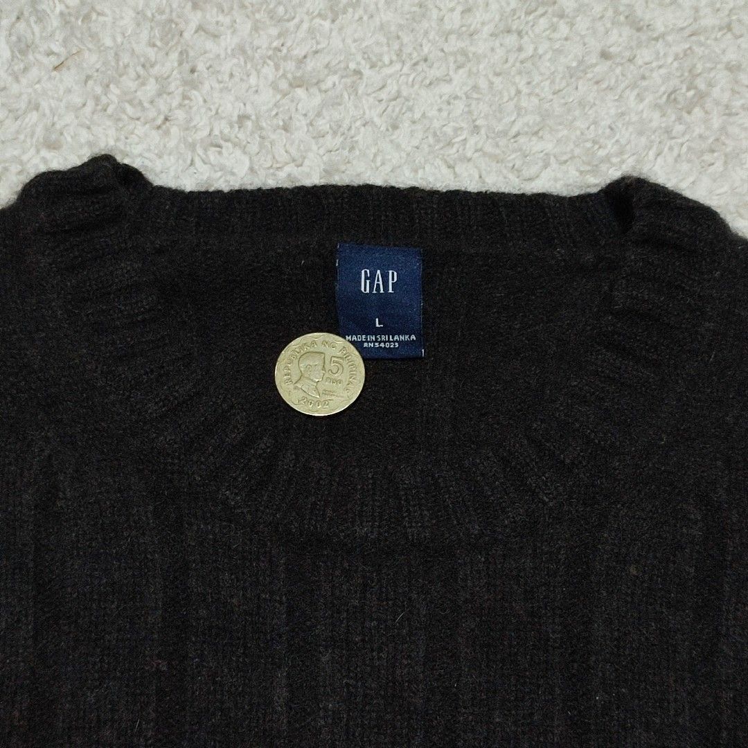 GAP Men's Cable Knit Sweater Size L (Category: Coats, Jackets and Outerwear) located in Manila. Submitted by anthonig (Listing ID 1450477498, Image 2). Description: Length: 25 inches Width: 20.5 inches size may vary (fabric can loosen up if washed properly) Price: 500 pesos Condition: 10/10 Issues: none PM if interested or for inquiries Meetups within MANILA only Can do shipping at buyers expense.