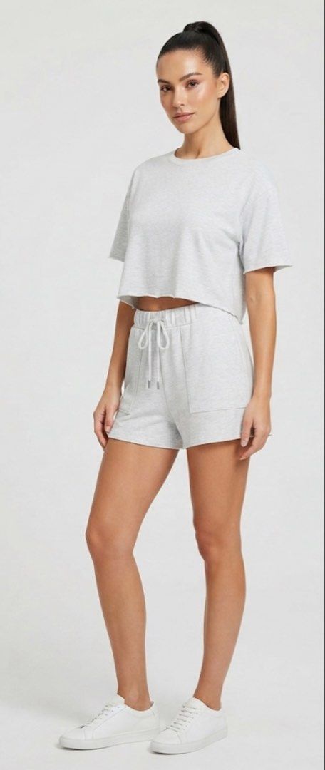 Grey Cropped Tee & Shorts Set （分類：套裝）位於 Hong Kong。 由 janellasteffie 提交（商品編號 1450355869，圖片 2）。簡介： Comfy grey loungewear set. Includes a cropped t-shirt and matching shorts. Elastic waistband with drawstring on shorts. Pockets on shorts too. Great for relaxing at home or casual outings. Soft fabric.。