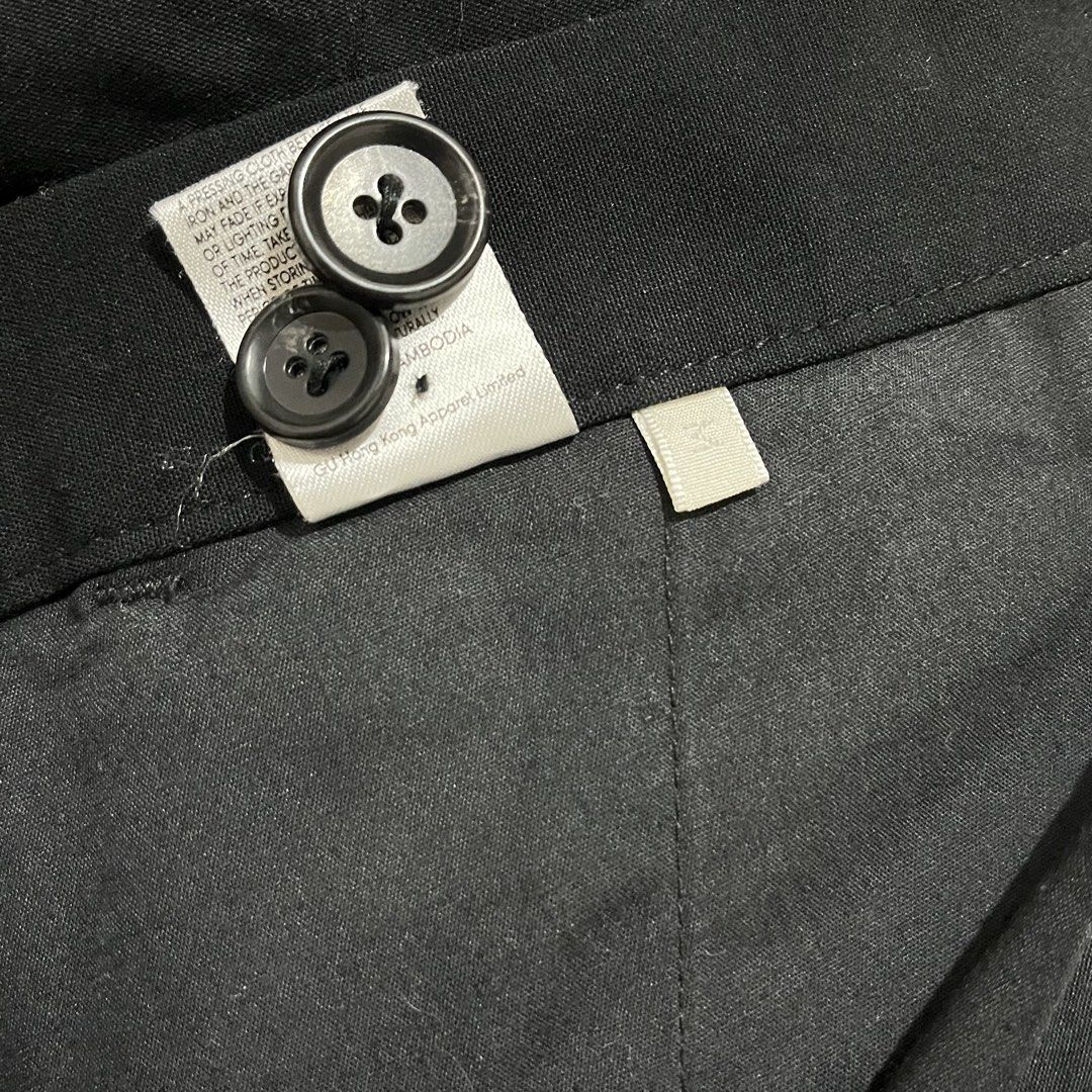 gu office wear black adjustable trouser (Category: Other Bottoms) located in Navotas City. Submitted by elslimft (Listing ID 1450481985, Image 3). Description: size 24-32, length 36.