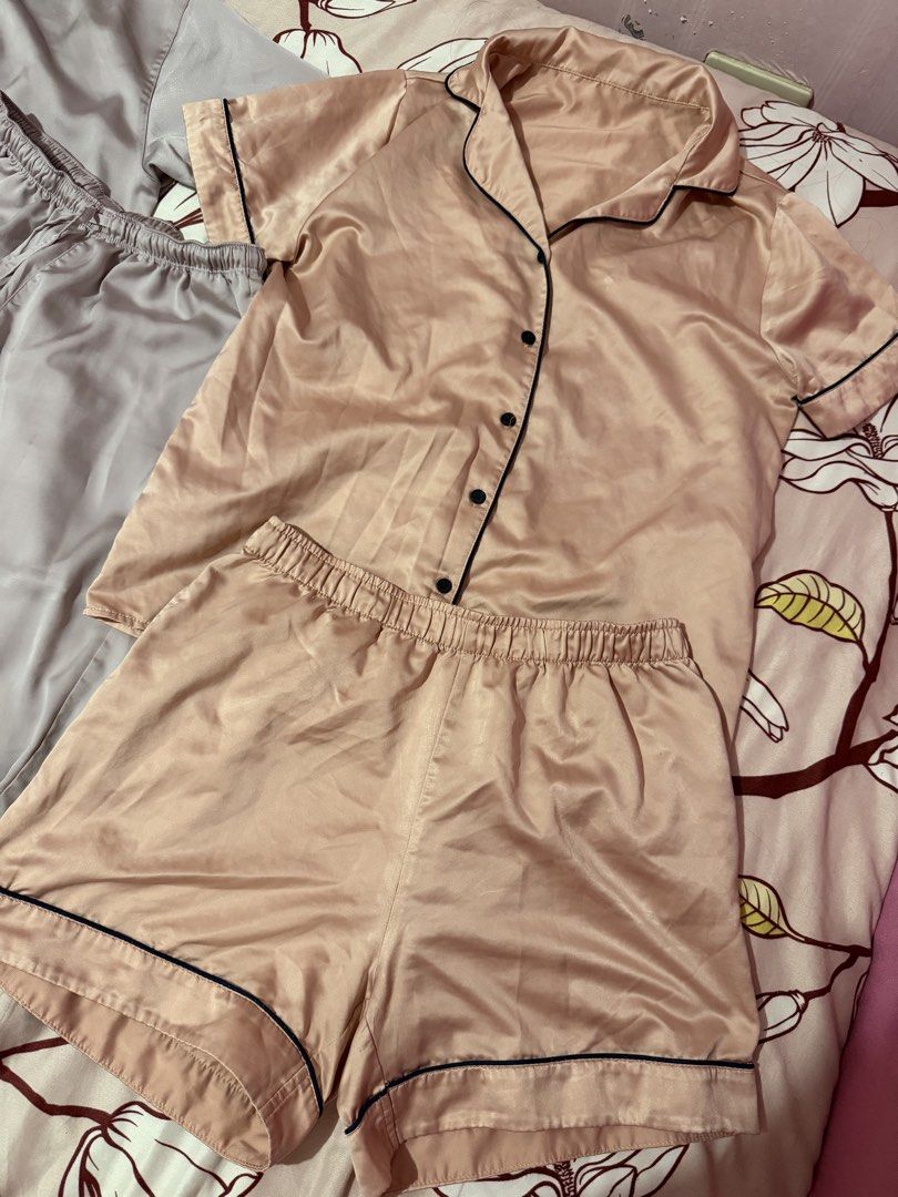 GU Terno Sleepwear (Category: Undergarments & Loungewear) located in Malolos. Submitted by kgjp1996 (Listing ID 1450473826, Image 1). Description: S-Semi Large.