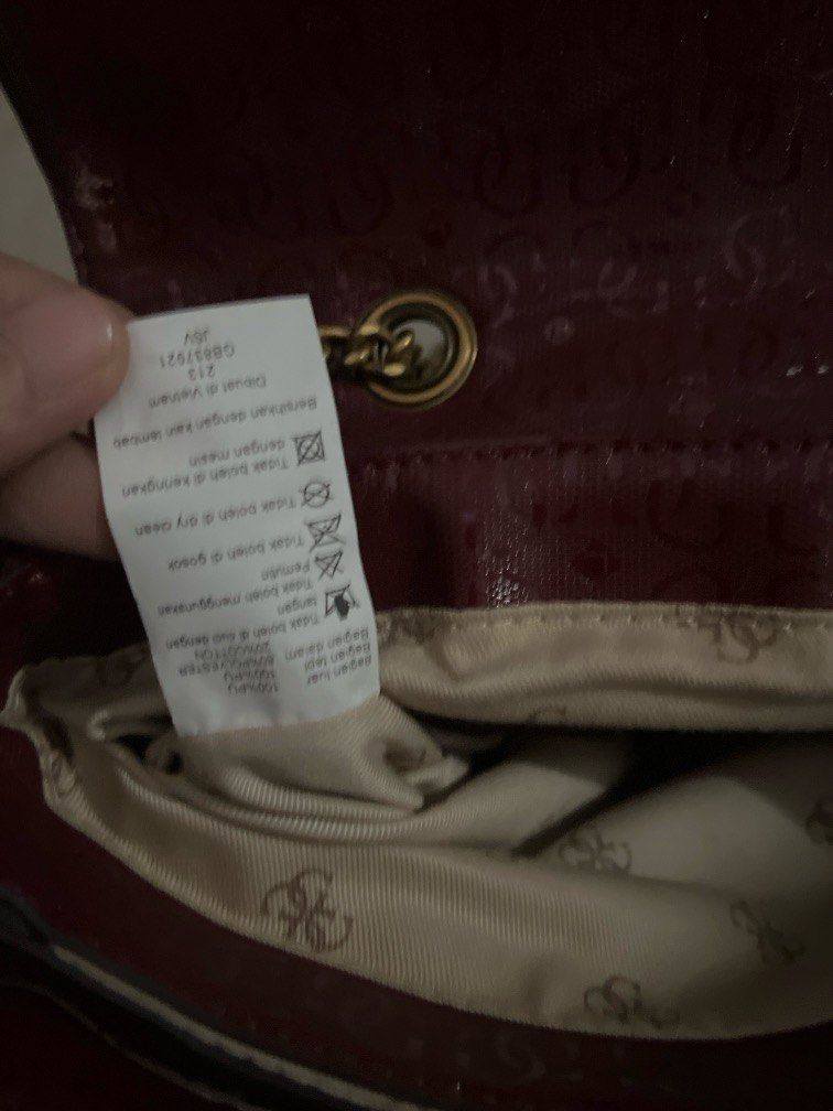 Guess original store (Kategori: Tas Selempang) berada di Jombang. Dikirim oleh silvertree.aeb18e (ID iklan 1450446000, Gambar 3). Deskripsi: .