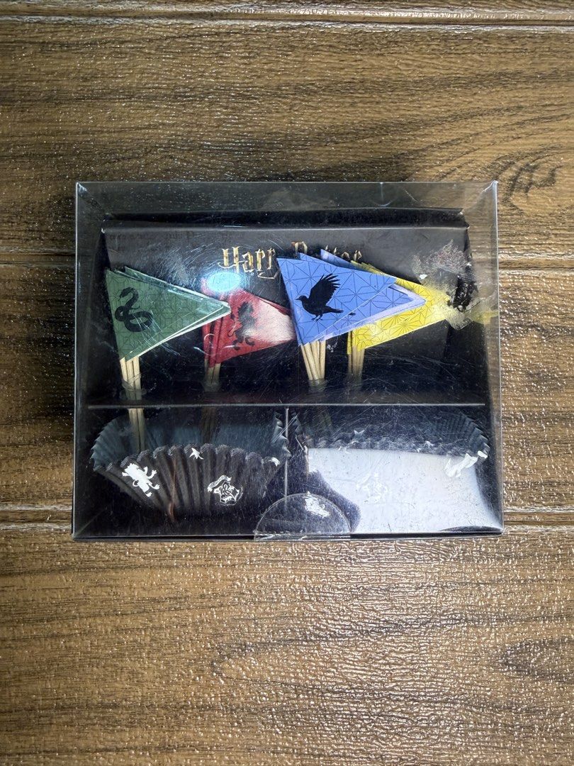 Harry Potter Cupcake holders disposable (Category: Bakeware) located in Quezon City. Submitted by fashionifywardrobe8899 (Listing ID 1450370532, Image 1). Description: .