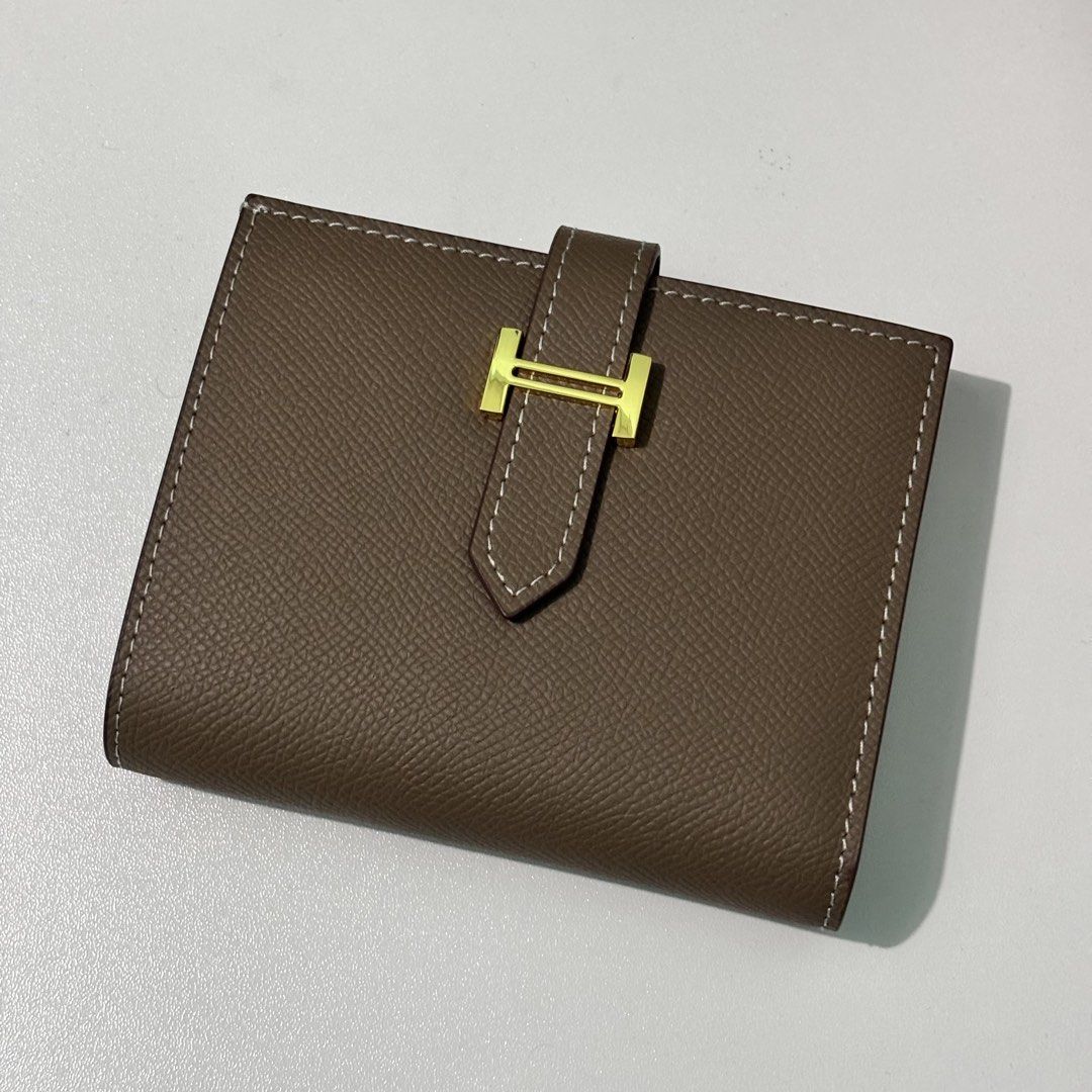 Hermes Bearn Compact Bifold Wallet in Etoupe & GHW (Category: Luxury Bags & Wallets) located in Manila. Submitted by codeofethixx (Listing ID 1450356365, Image 3). Description: Price is negotiable ✅ GENUINE EPSOM LEATHER ❌ LOGO ❌ STAMP Mode of Payment: transfer to my bank account/gcash.