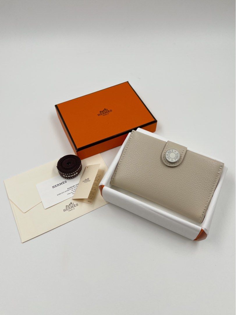 ⚜️Hermes RMS Ivory card holder (Category: Luxury Bags & Wallets) located in Makati City. Submitted by 90sangel (Listing ID 1450492535, Image 1). Description: •Item: Hermes Card holder 💳🪪 ivory 🍦🐚 ✨ •Condition: Gently Used, Good as New! *Card holder in Evercolor calfskin - Snap closure - 2 credit card slots on each side As this product is handmade, the dimensions indicated may vary. Made in France Metallic finish: Palladium plated Dimensions: 