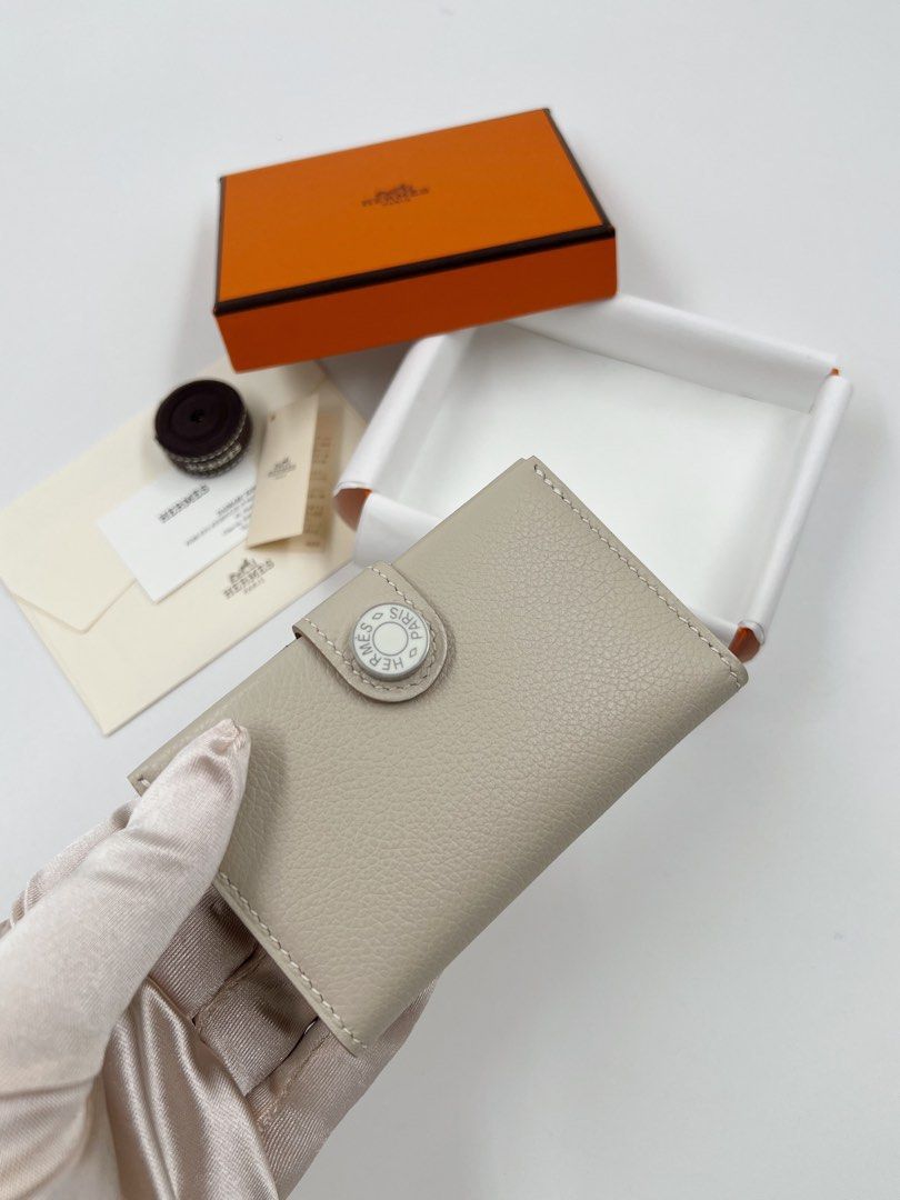 ⚜️Hermes RMS Ivory card holder (Category: Luxury Bags & Wallets) located in Makati City. Submitted by 90sangel (Listing ID 1450492535, Image 2). Description: •Item: Hermes Card holder 💳🪪 ivory 🍦🐚 ✨ •Condition: Gently Used, Good as New! *Card holder in Evercolor calfskin - Snap closure - 2 credit card slots on each side As this product is handmade, the dimensions indicated may vary. Made in France Metallic finish: Palladium plated Dimensions: 
