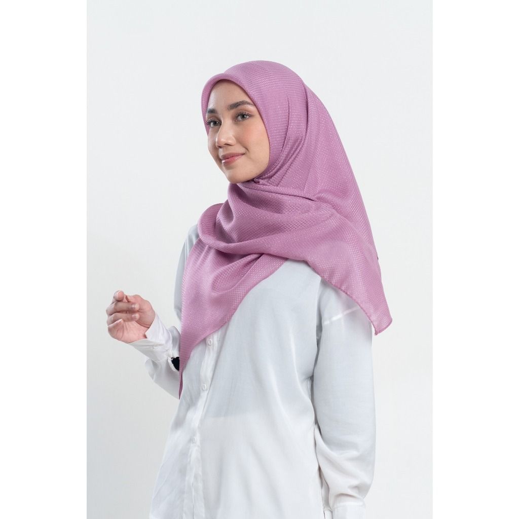 HIJAB POTTON GLOWING SEGIEMPAT POTTON GLOWING , HIJAB PESTA , KONDANGAN , SERAGAMAN , SERAGAM （分類：絲巾）位於 Hong Kong。 由 mogo.hk 提交（商品編號 1450337607，圖片 2）。簡介： Hijab Potton Glowing Assalamualaikum Kak, Silakan dipilih untuk Hijab Potton Glowing yaa. Keunggulan Produk Bahan Potton Glowing. Pinggiran jahit tepi. Detail Produk Bahan: Potton Glowing Ukuran: 110 × 110 cm Berat: ±80 gram (1 kg ±13 pcs) Pilihan Warna PTNG Coffee • PTNG Lavender • PTNG Peach •