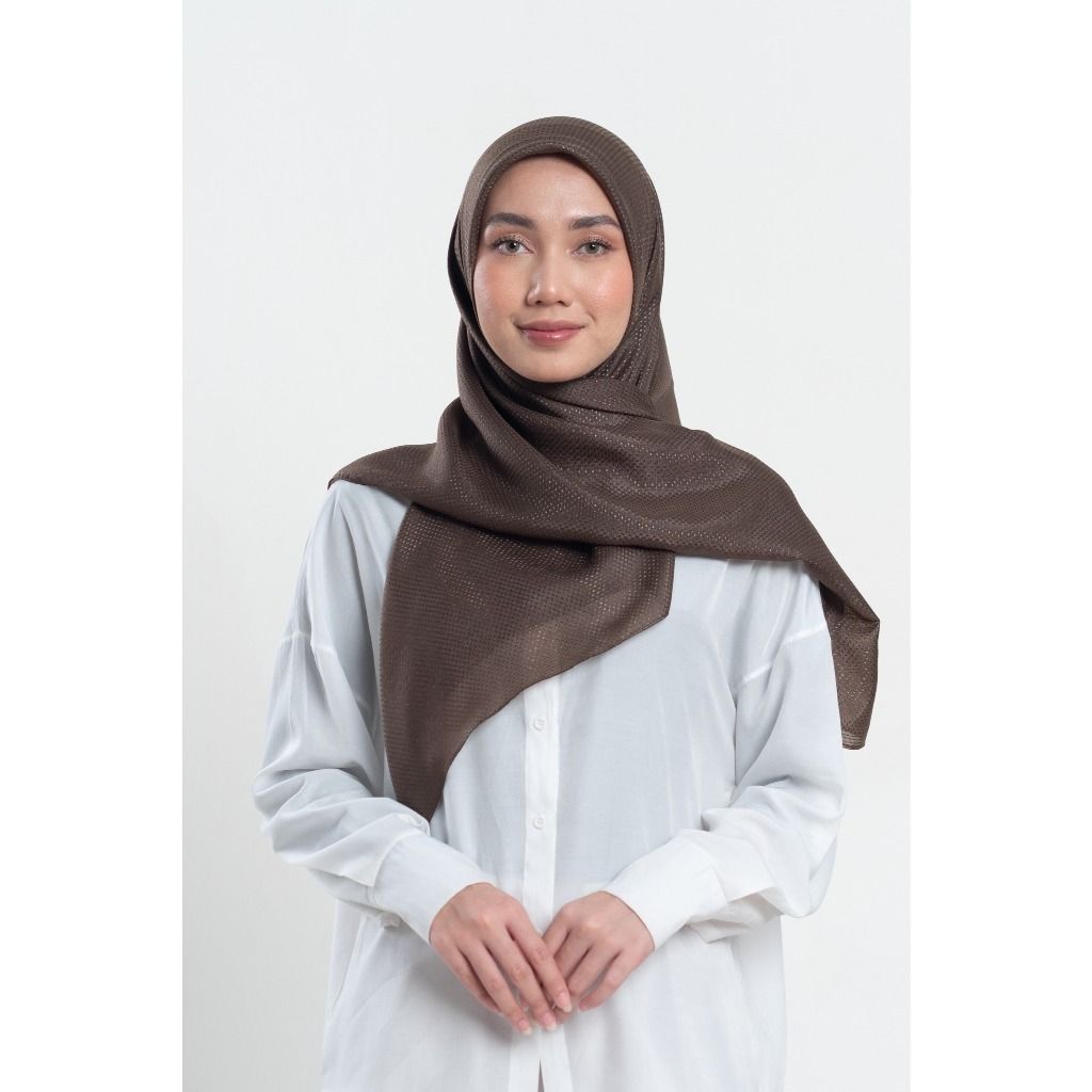 HIJAB POTTON GLOWING SEGIEMPAT POTTON GLOWING , HIJAB PESTA , KONDANGAN , SERAGAMAN , SERAGAM （分類：絲巾）位於 Hong Kong。 由 mogo.hk 提交（商品編號 1450337607，圖片 1）。簡介： Hijab Potton Glowing Assalamualaikum Kak, Silakan dipilih untuk Hijab Potton Glowing yaa. Keunggulan Produk Bahan Potton Glowing. Pinggiran jahit tepi. Detail Produk Bahan: Potton Glowing Ukuran: 110 × 110 cm Berat: ±80 gram (1 kg ±13 pcs) Pilihan Warna PTNG Coffee • PTNG Lavender • PTNG Peach •