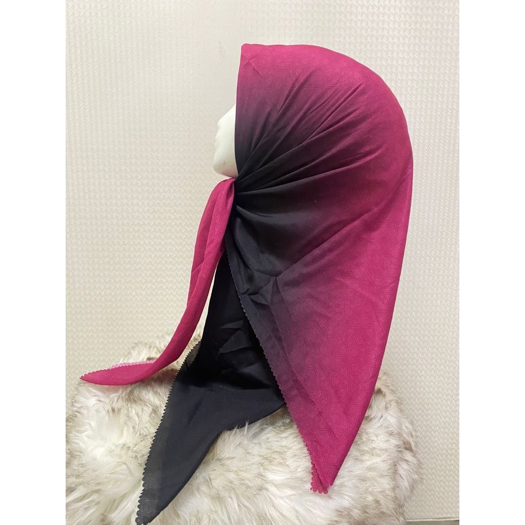 Hijab Two tone Gradasi Voal Motif Segiempat Terbaru Lasercut Bestseller （分類：絲巾）位於 Hong Kong。 由 mogo.hk 提交（商品編號 1450329483，圖片 3）。簡介： Assalamualaikum Kak, Silakan dipilih untuk Jilbab Voal Motif Premium yaa. Keunggulan Produk Bahan Voal. Jilbab Segi Empat. Finishing Lasercut. Proses pengiriman setiap hari. Bahan adem, mudah digunakan, dengan motif mewah. Ready stock, sehingga aman untuk reseller, grosir, maupun dropshipper. Detail Produk Bahan: Voa