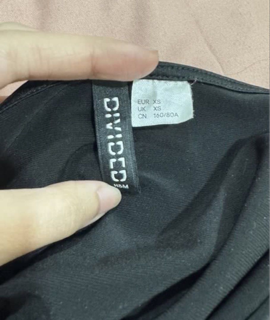 H&m black dress (Category: Dresses) located in Bacoor. Submitted by decluterwithellie8 (Listing ID 1450519744, Image 2). Description: .