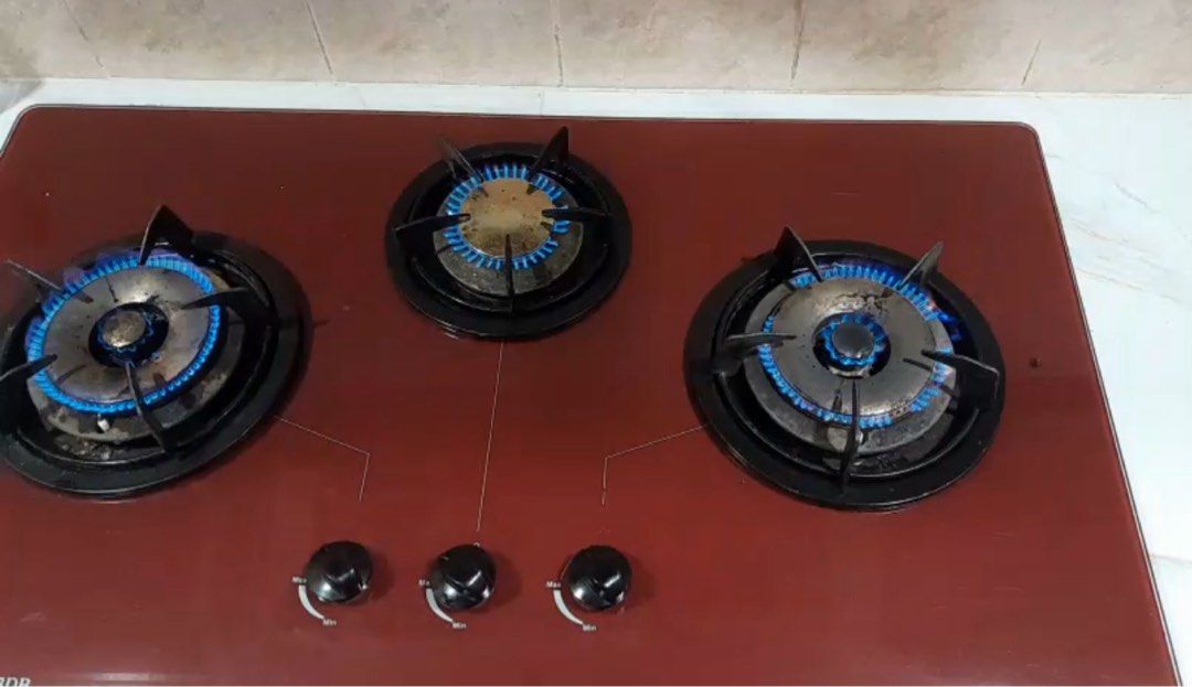 HêsStar HGL-3DB 3-Burner Gas Stove (Category: Other Home Furniture) located in Puchong. Submitted by tieyrah9652 (Listing ID 1450397871, Image 3). Description: - HêsStar 3-burner gas stove - Model: HGL-3DB - Stylish maroon tempered glass top - All 3 burners working and light up blue - Knobs are intact and functional - Perfect for everyday cooking - Selling because of kitchen upgrade.