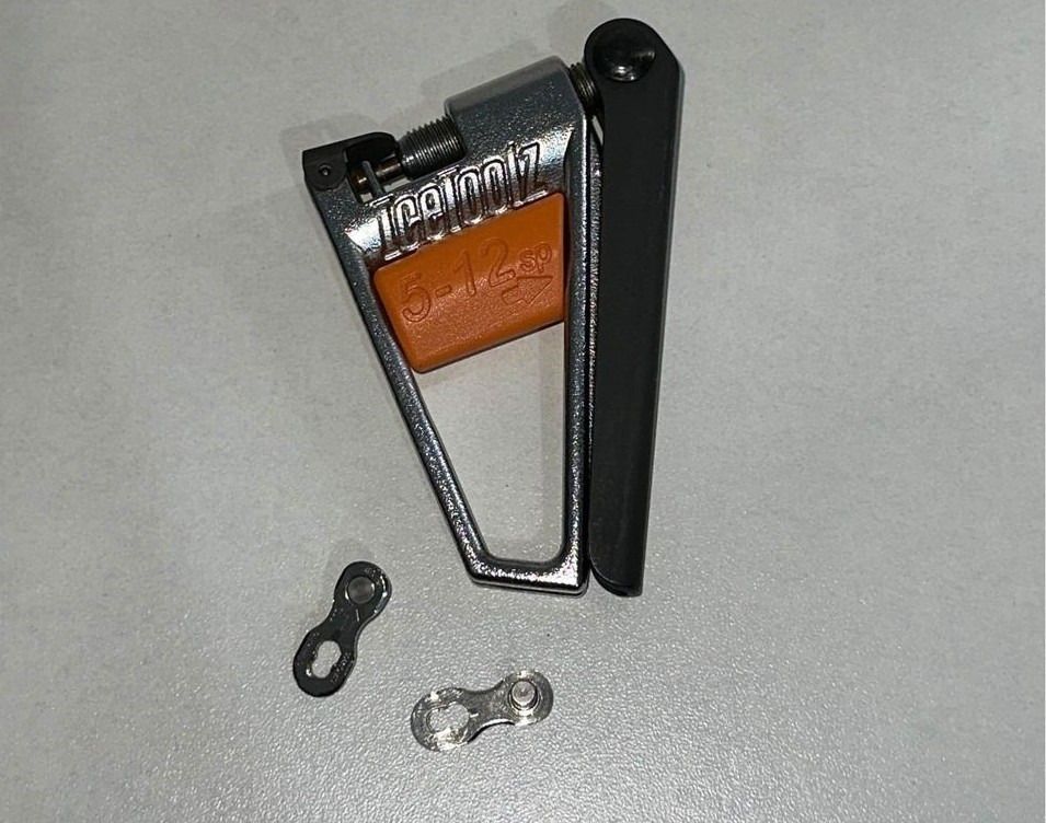 IceToolz 61M1 Portable Chain Tool (Category: Bicycles) located in Cavite. Submitted by janjan.cyclist (Listing ID 1351211753, Image 1). Description: Last Price: 600 (1.2k purchased price) Location: Bucandala 4, Imus Comes with a Shimano 11-speed quick link and FREE KMC Chain Checker No issues, almost new - 1 time lang nagamit Location: Bucandala 4, Imus RFS: Quit Cycling - For Shimano compatible HG/UG/IG chains - The thumb-lid isolates the finger