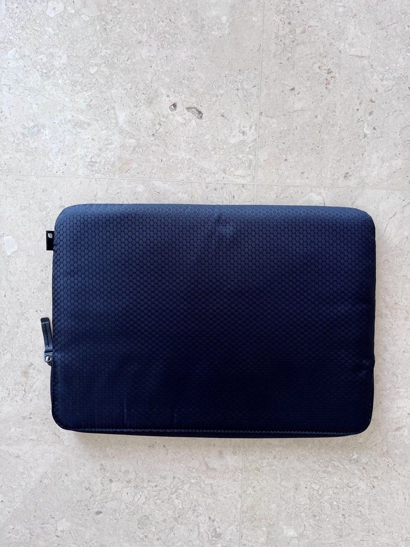 Incase Laptop Sleeve 13 inch512890765889382401