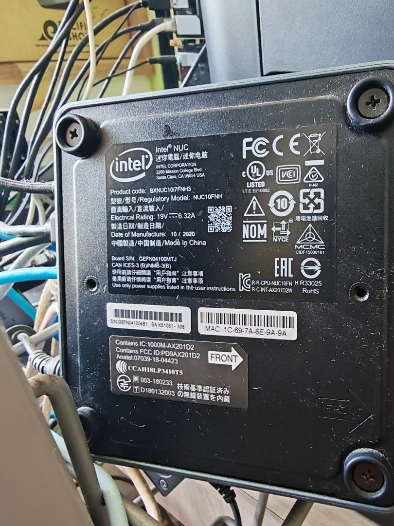 Intel NUC 10 i7 tall512718617519083522