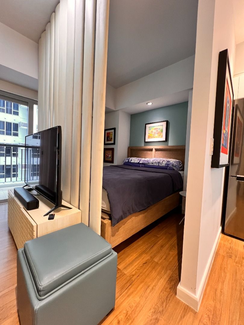 Interiored Studio Unit One Maridien BGC for sale (Category: Apartments & Condos) located in Taguig. Submitted by melissacanapi.theleadrealty (Listing ID 1450446555, Image 2). Description: Studio Condo for Sale at One Maridien, Bonifacio Global City Property Overview Property Code: 2226-SC-OM Location: One Maridien, 27th Street corner 9th Avenue, Bonifacio Global City, Taguig City Development: One Maridien Unit Type: Studio Condominium Floor Level