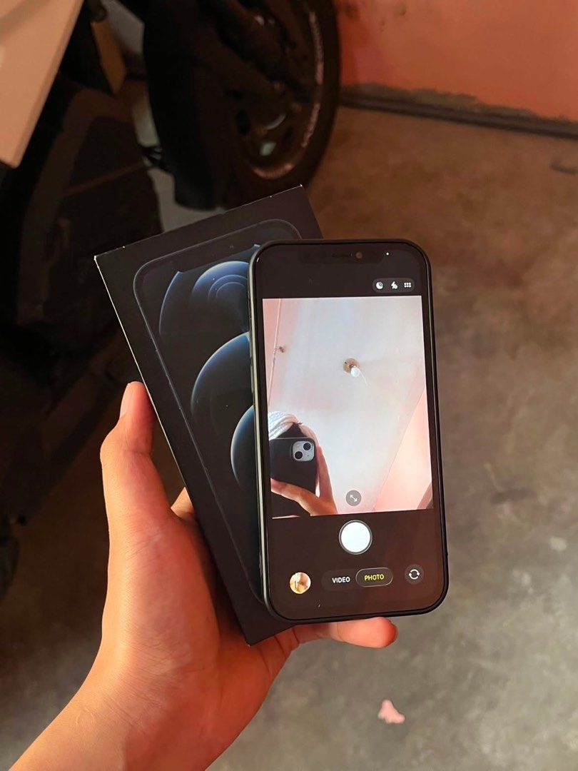 Iphone 12pro 128gb (Category: iPhone 12 Series) located in Caloocan City. Submitted by gentlehorse.103 (Listing ID 1450338355, Image 3). Description: Iphone 12pro 128gb Truetone works Buttons all working Mic works well Back cam workswell and clear Frontcam bit malabo Anysim no problem w cellular, data, wifi No ghost touch Makinis almost no dents and stratches nandyan na po ibang details sa picture fixed na po price with box, charger, case cainta 