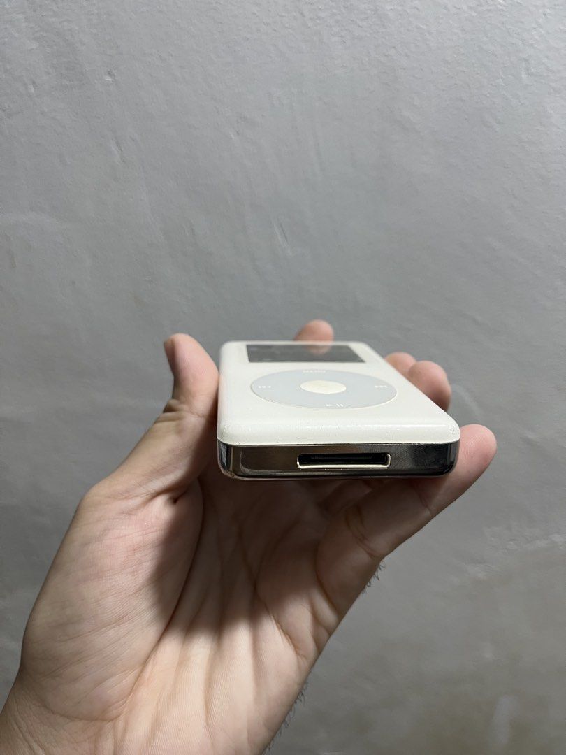 iPod classic 4th gen photo (Category: Portable Music Players) located in Manila. Submitted by apple_siri (Listing ID 1450518566, Image 2). Description: Storage po nito is upgraded na to compact flash card brand is LG 8gb hindi napo ito naka hdd 20gb na anytime pwedeng masira in short sirain po ang hdd dahil nadin sa kalumaan battery still original matagal malowbat aside that good condition buttons, switch etc gagamitin nyo na lang po yan good pan
