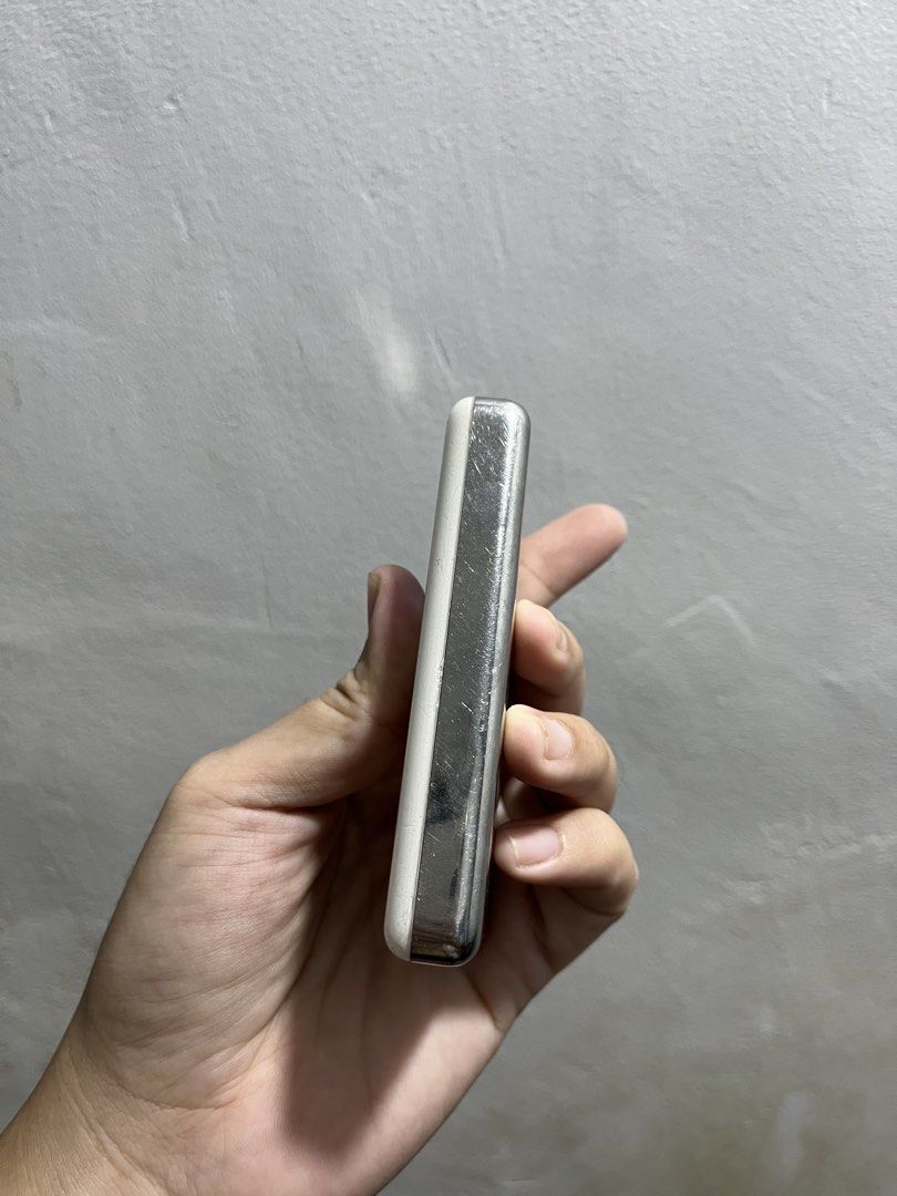 iPod classic 4th gen photo (Category: Portable Music Players) located in Manila. Submitted by apple_siri (Listing ID 1450518566, Image 3). Description: Storage po nito is upgraded na to compact flash card brand is LG 8gb hindi napo ito naka hdd 20gb na anytime pwedeng masira in short sirain po ang hdd dahil nadin sa kalumaan battery still original matagal malowbat aside that good condition buttons, switch etc gagamitin nyo na lang po yan good pan