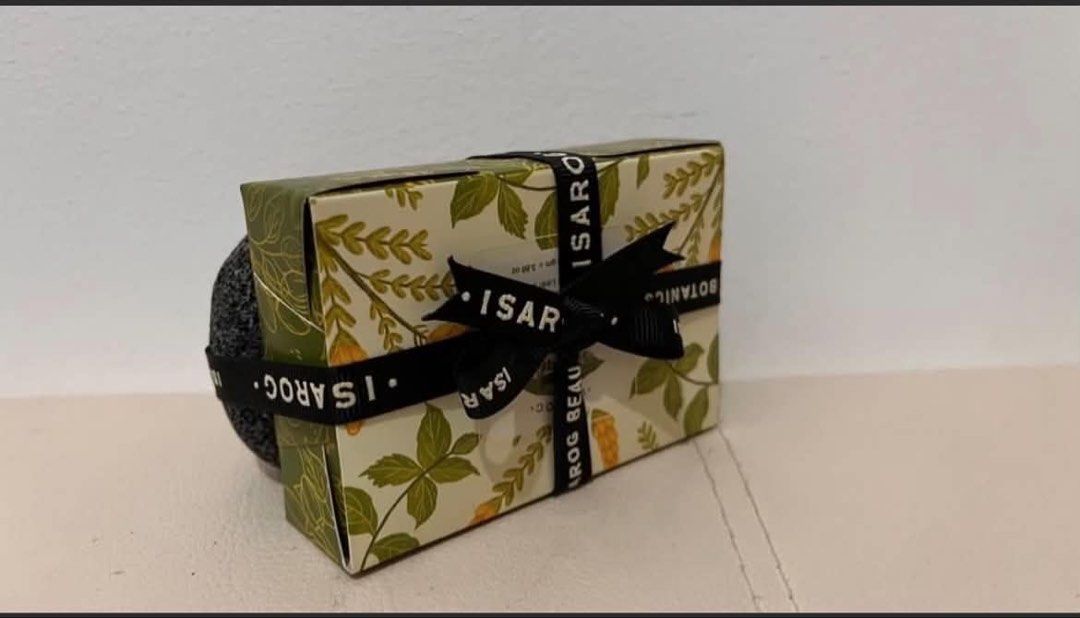 Isarog Bath & Body Self-Care Set (Category: Bath) located in Makati City. Submitted by zyennapp (Listing ID 1450479969, Image 3). Description: Isarog Bath Set ✨Inclusions: • Isarog Pili Night Rescue Body Lotion • Isarog Body Scrub Stone • Isarog Soap • Isarog Buri Bag • Isarog Paper Bag • Isarog Card Brand new, not used. Perfect for personal use or as a gift..